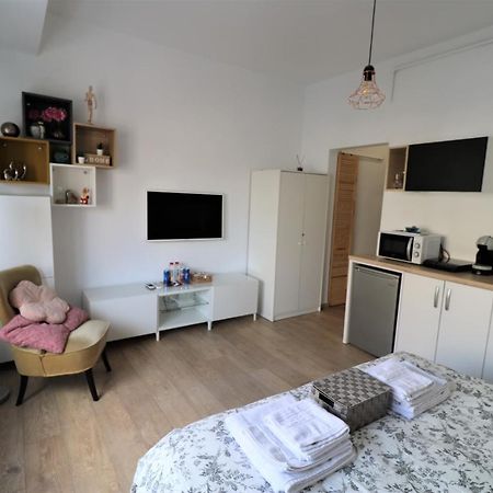 Lovely City Center Apartment - Free Minibar บูคาเรสต์ ภายนอก รูปภาพ