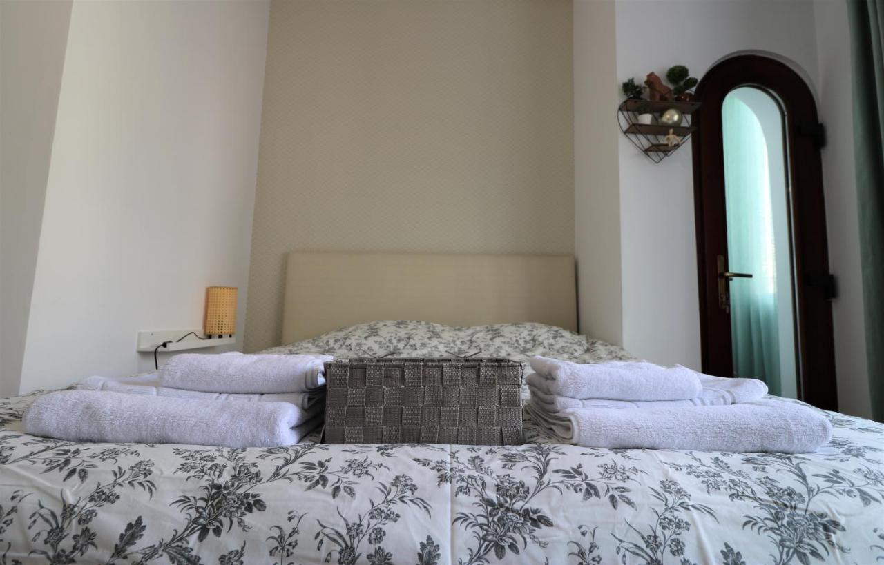 Lovely City Center Apartment - Free Minibar บูคาเรสต์ ภายนอก รูปภาพ