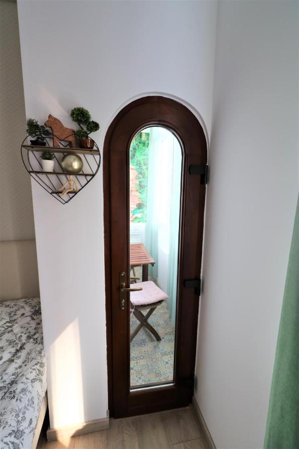 Lovely City Center Apartment - Free Minibar บูคาเรสต์ ภายนอก รูปภาพ